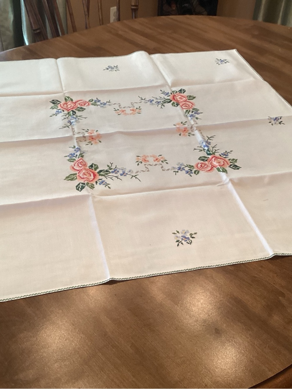 Embroidered Floral Table Topper & Napkins - White with Pink Roses